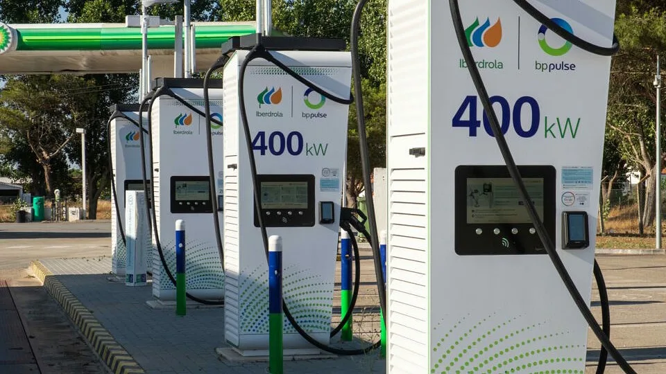 Parceria entre Iberdrola | bp pulse e Electromaps alarga acesso a carregadores em Portugal