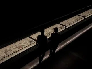 Où sont les femmes sur la Tapisserie de Bayeux ? On est parti à leur recherche à Londres, voici leur histoire