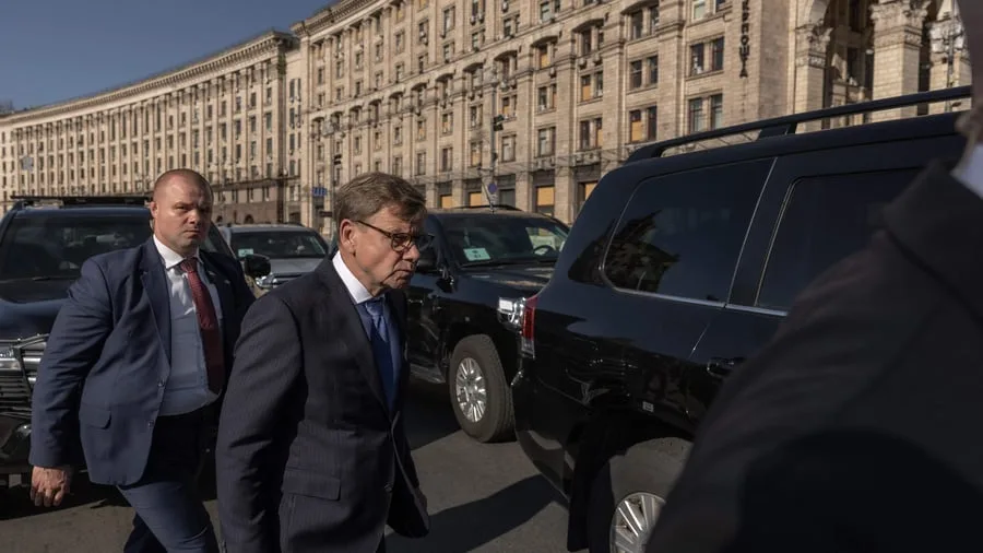 +++ Ukraine-Krieg +++: Wadephul in Kiew – Russland beschießt Vorort