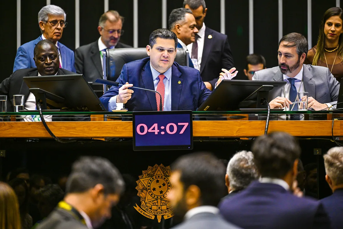 Alcolumbre marca data de votação da PEC sobre o fim da escala 6×1