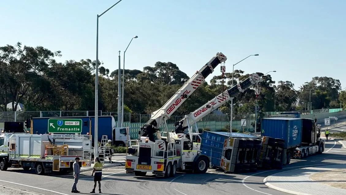 Perth traffic: Fremantle truck rollover closes High Street between Carrington Street and Stirling Highway