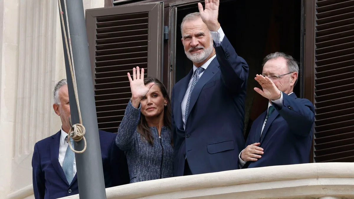 Felipe VI honra a los muertos de la tragedia de Ceuta a los que Marruecos da la espalda