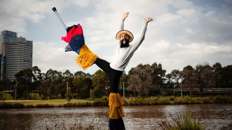 Meet the man running the Melbourne marathon on stilts
