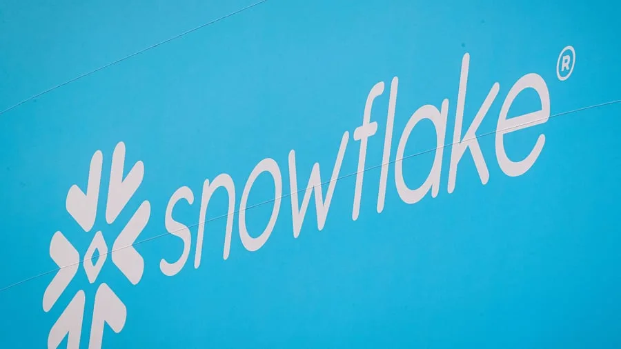 Datenbankspezialist: Snowflake hebt Umsatzprognose an – Aktie springt um 22 Prozent