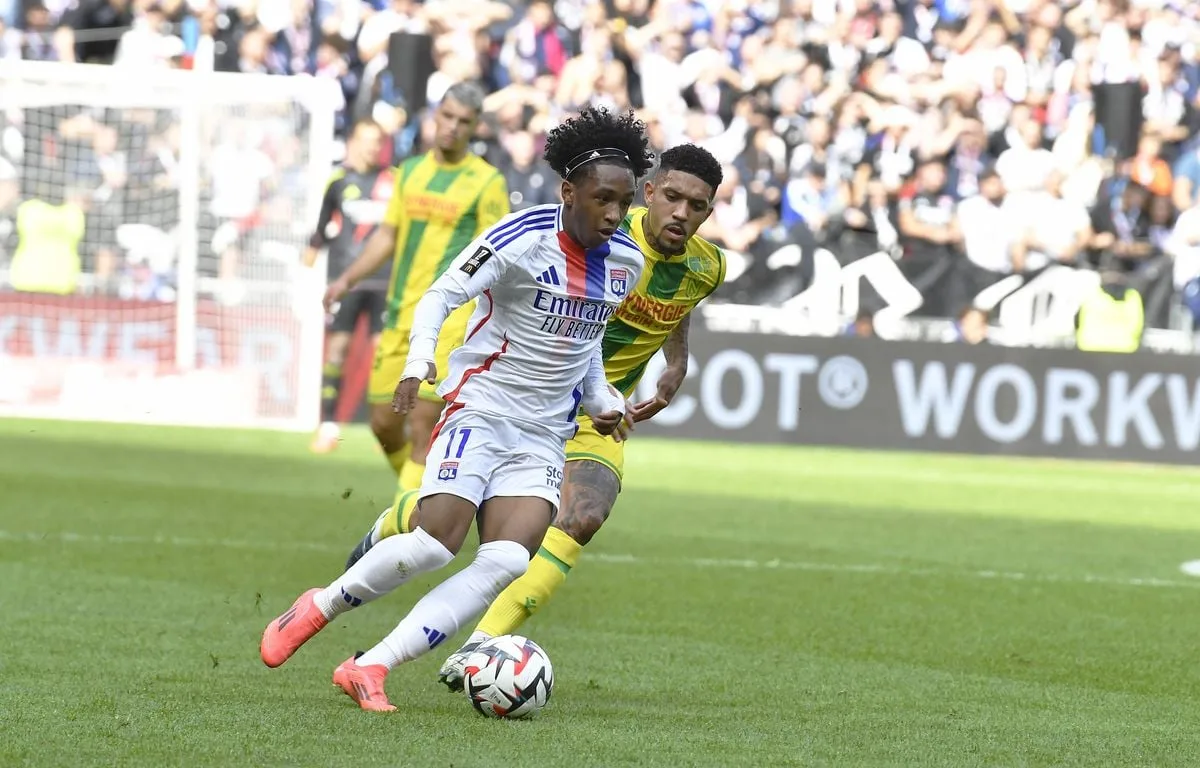 EN DIRECT Mercato : Crystal Palace veut piquer Fofana à Sunderland, Mbaye officiellement à Villa... Suivez la dernière journée avec nous