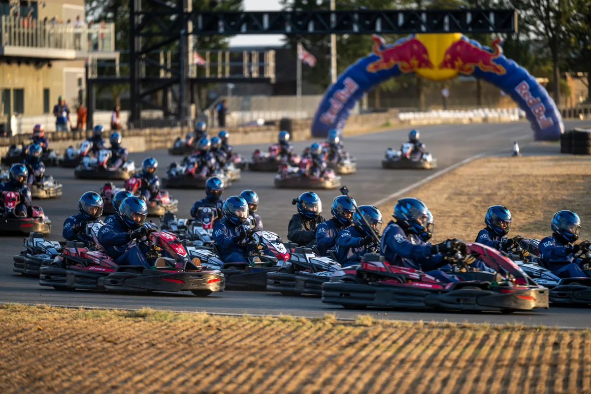 Verstappen vai disputar corrida de kart contra 100 pessoas em Silverstone