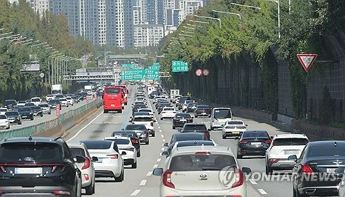 연휴 마지막날 9시기준 부산-서울 4시간50분…오후 4∼5시 절정