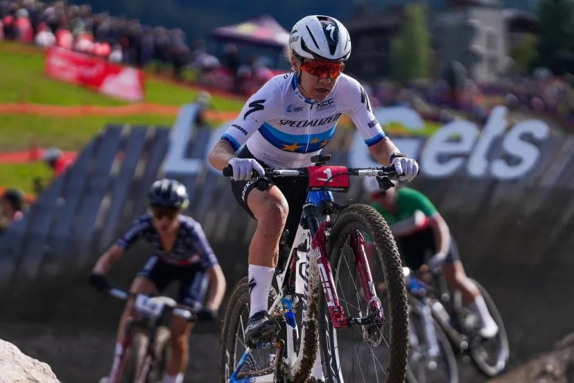 Sina Frei l'emporte aux Gets et signe un doublé après sa victoire sur le short-track vendredi
