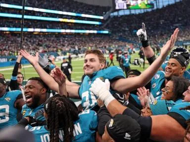 Cam Little's 57-yard FG gives Jaguars 19-17 win over Eagles in wild finish in London