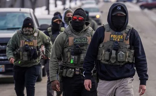 Agente del ICE acusado por tiroteo en Minneapolis queda libre en Texas; juez rechazó su extradición