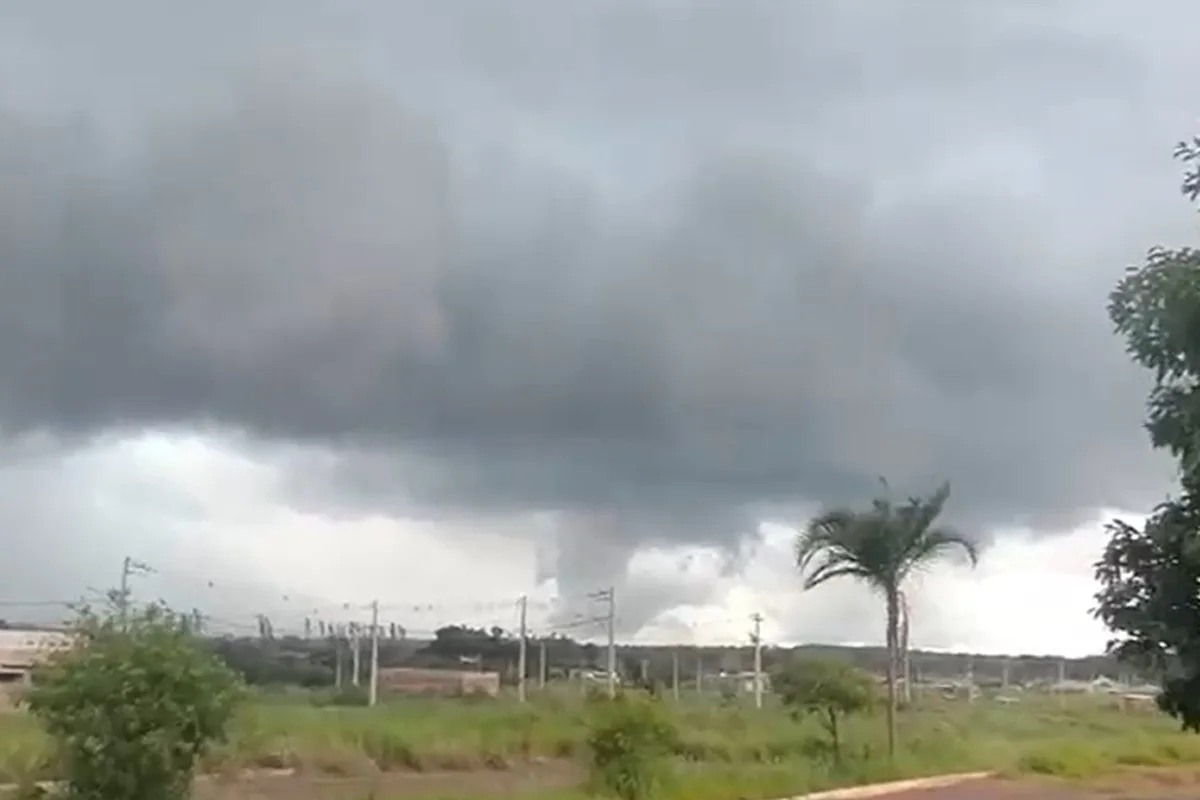 Alerta laranja para tempestade prevê chuva forte, granizo e ventos de até 100 km/h em MS