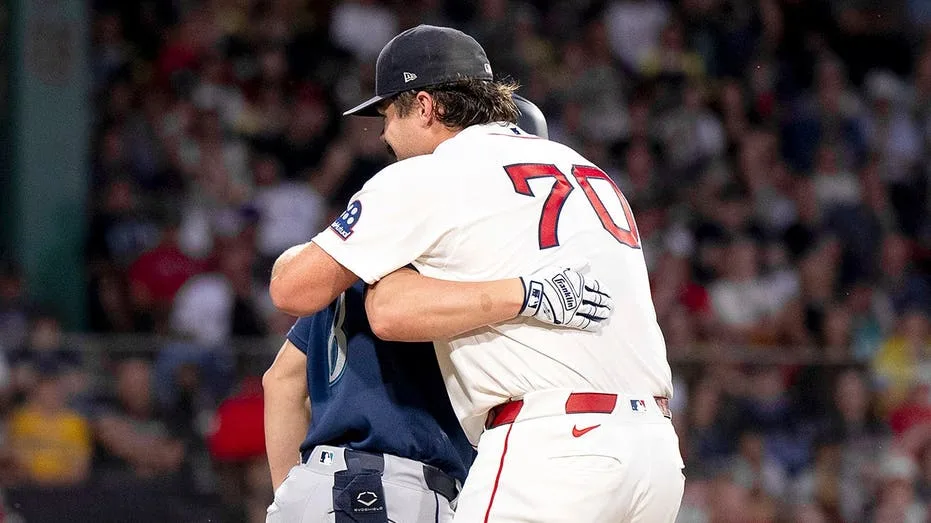 Red Sox starter records an out in hilarious fashion by hugging Mariners' baserunner