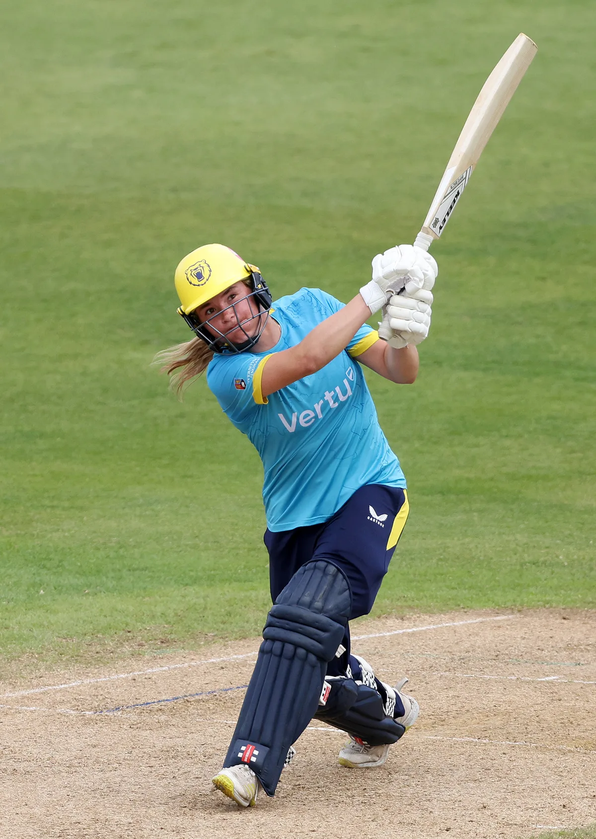 Meg Austin, Em Arlott star in comfortable Warwickshire win