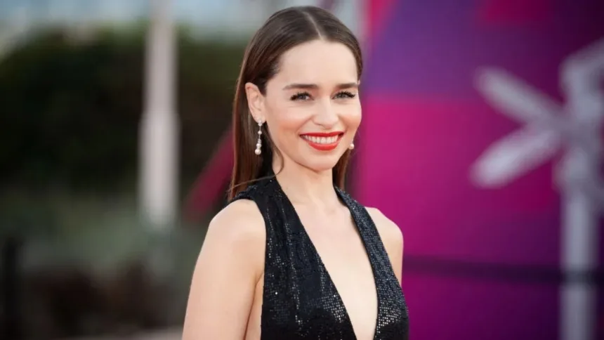 «Me siento miserable»: La confesión de la actriz Emilia Clarke que nadie esperaba ver en Instagram