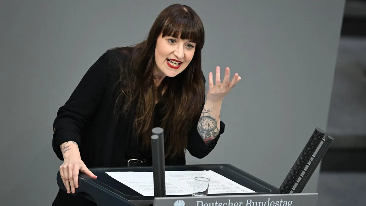 Aktuelle Stunde: Streit im Bundestag nach Wahl von AfD-Landtagspräsident