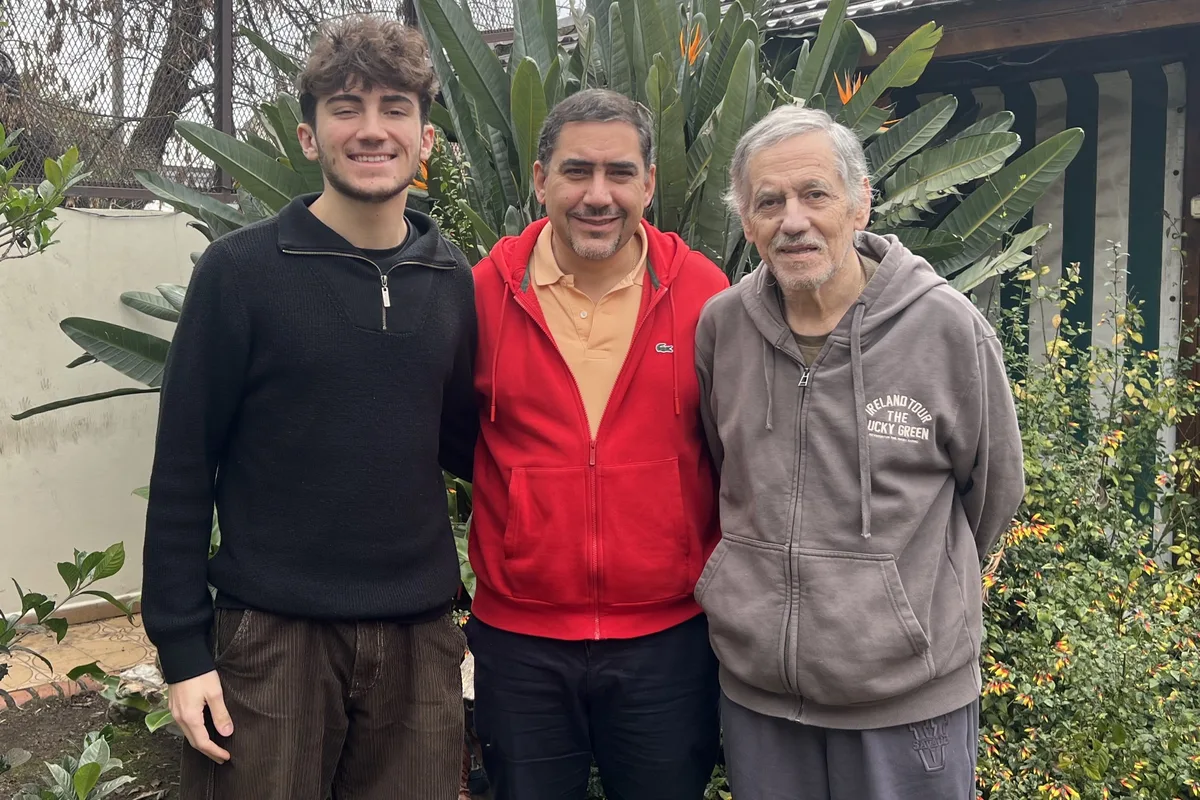 Tiene 21 años, encontró el programa que escribió su abuelo hace más de 40 años y modificó su padre, y lo reconstruyó