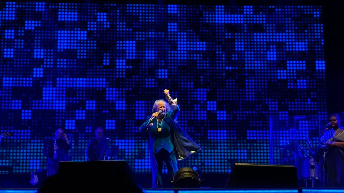 Maria Bethânia emociona público em noite de celebração à música brasileira no Festival de Inverno Bahia