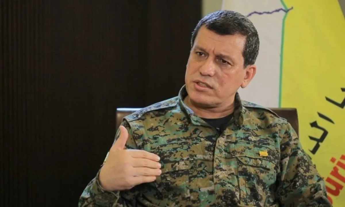 El comandante en jefe de las FDS anuncia la disolución de la milicia kurdo-árabe