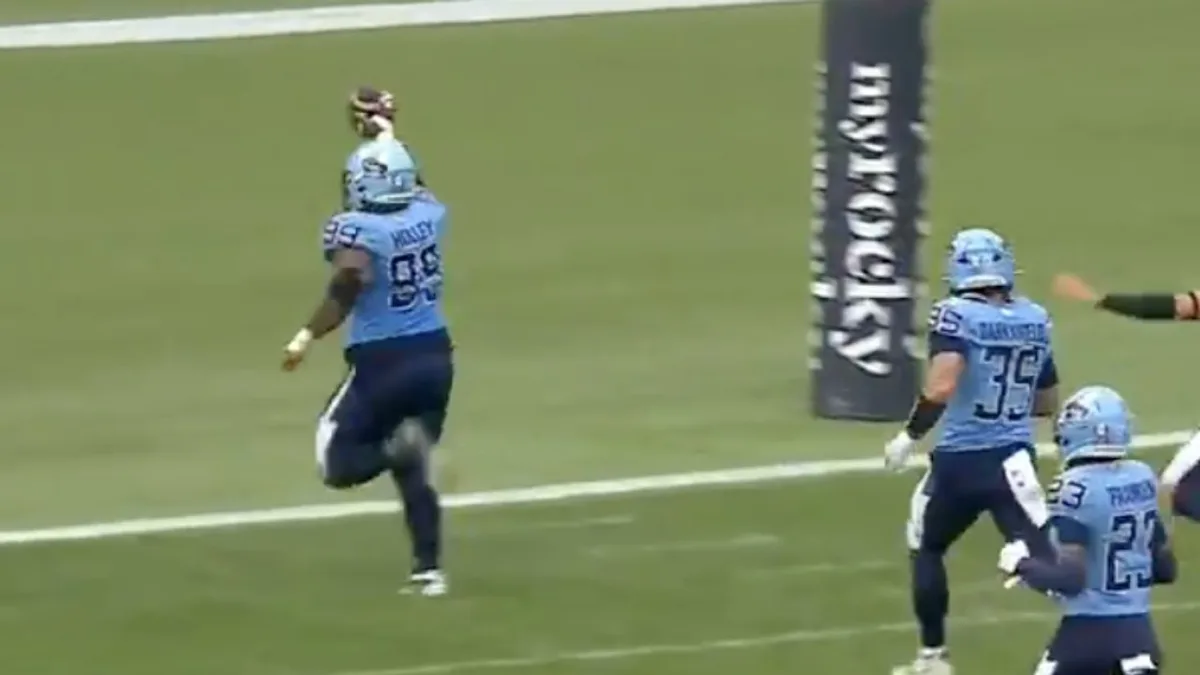 Argos defensive tackle Holley grabs fumble, runs it in for touchdown
