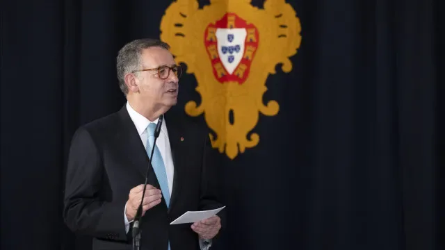 António José Seguro defende que "ninguém deve viver" sem habitação