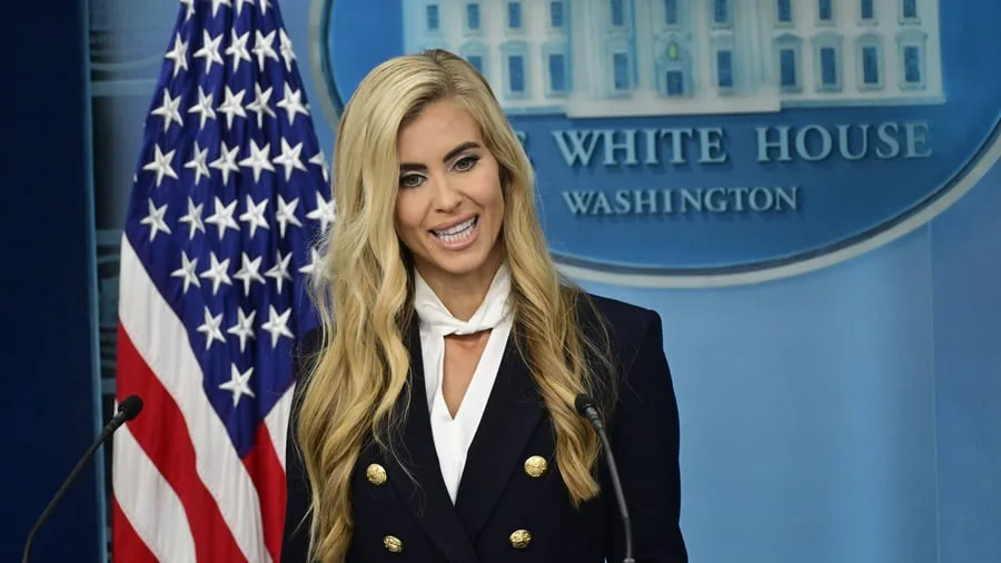 +++ USA +++: Trumps neue Sprecherin beendet ersten Auftritt nach wenigen Minuten