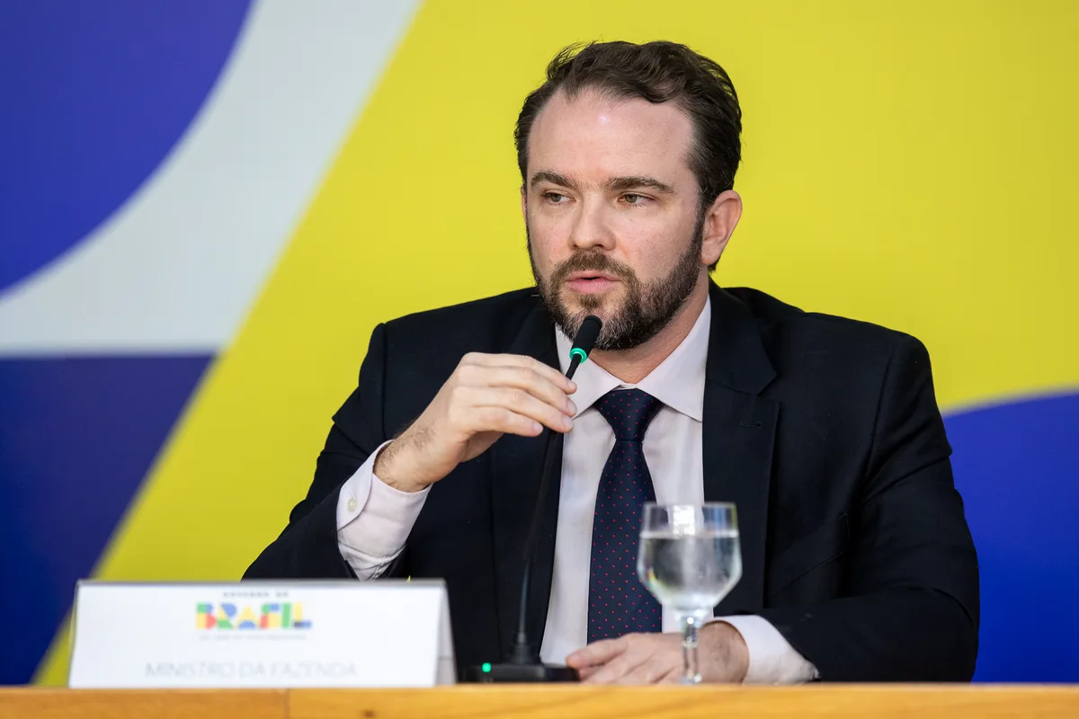 A previsão do governo para o valor do salário mínimo em 2027