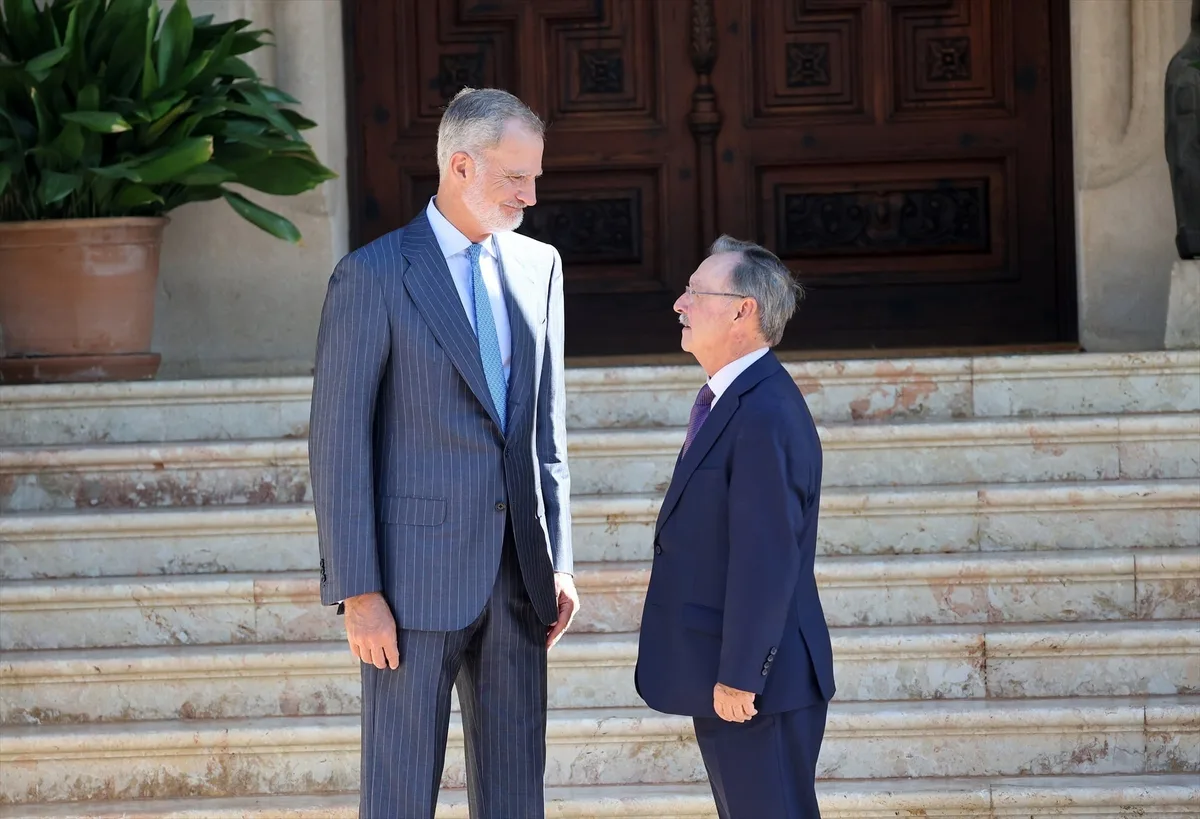 Feijóo exige a Pedro Sánchez que “autorice” la visita de Felipe VI a Ceuta, pero hay un antecedente polémico: la visita de Juan Carlos I en 2007 que enfadó a Marruecos