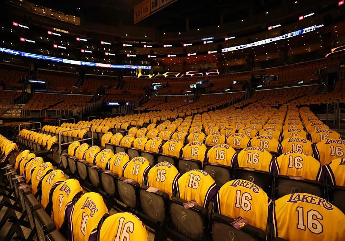 Los Buss se 'vengan' de su hermana Jeanie y venden sus participaciones en los Lakers