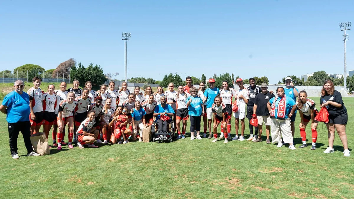 Fundação Benfica proporciona manhã de convívio e inclusão no Benfica Campus