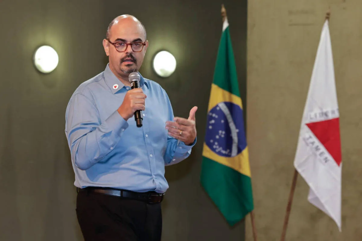Datafolha: Avaliação positiva do governo Mateus Simões em MG é de 23%, e a negativa, de 15%