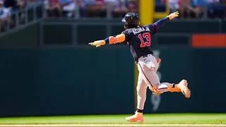 MLB: Ronald Acuña Jr. alcanzó cifra redonda con jonrón