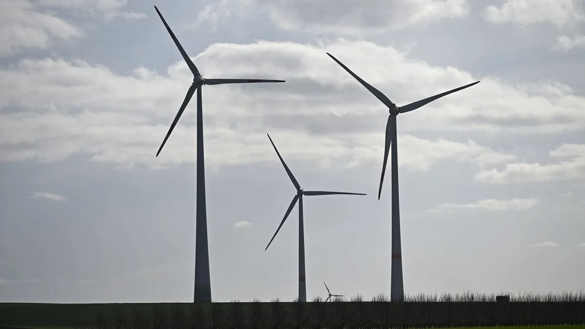 Ausbau erneuerbarer Energien: Ebling drückt beim Netzausbau aufs Tempo