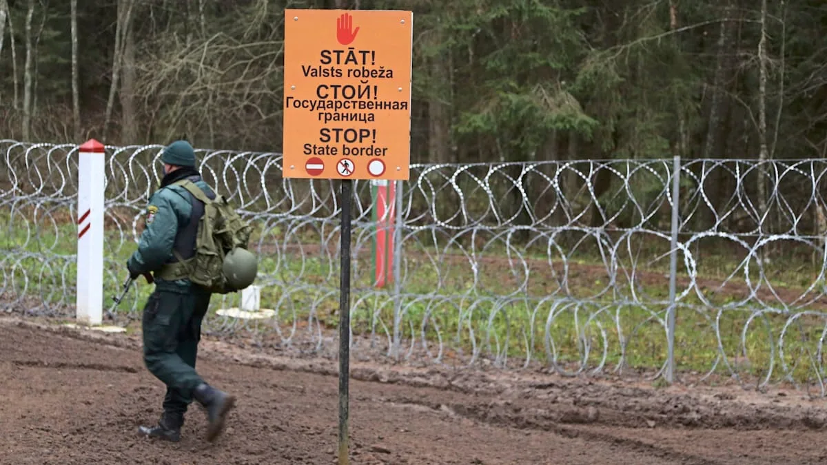 Maskierte Bewaffnete dringen in Lettland ein – Journalist spricht von neuen „grünen Männchen“