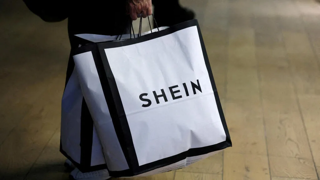 La Chine menace la France de "mesures" face au malus anti-fast fashion