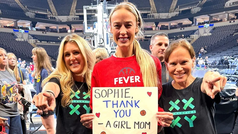 Woman claims NY Liberty tried to change her 'XX-XY' paid scoreboard message for halftime of Fever game