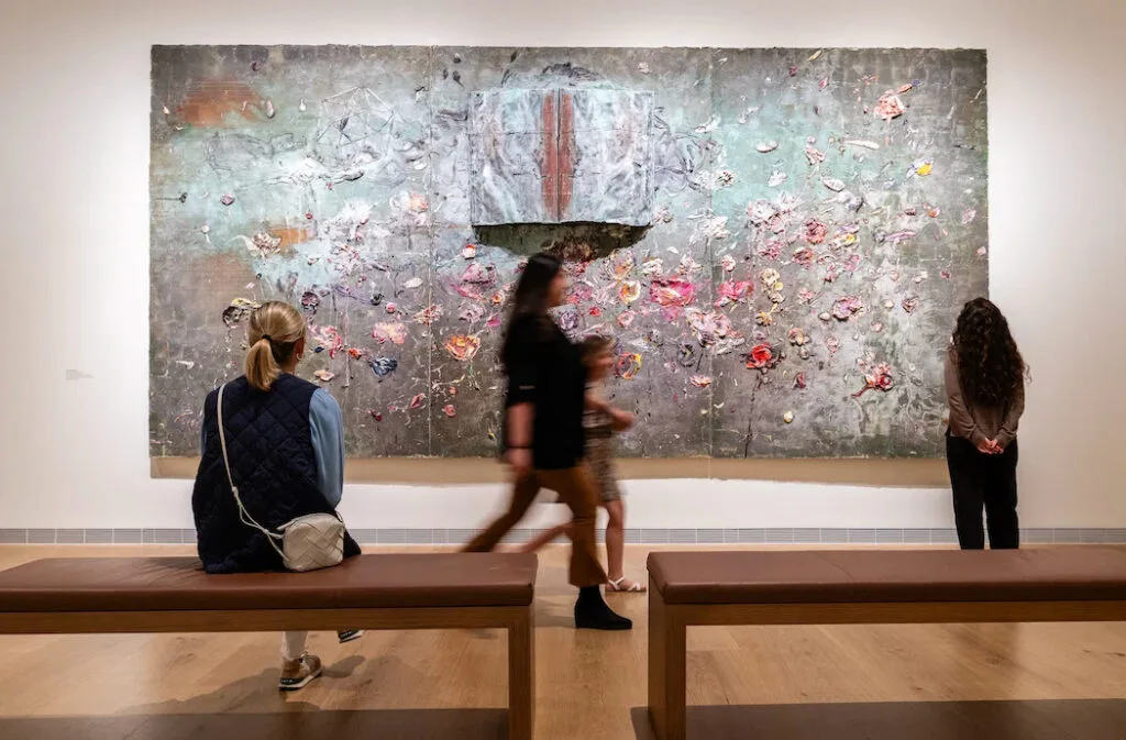 O que faz Anselm Kiefer com o peso da história?