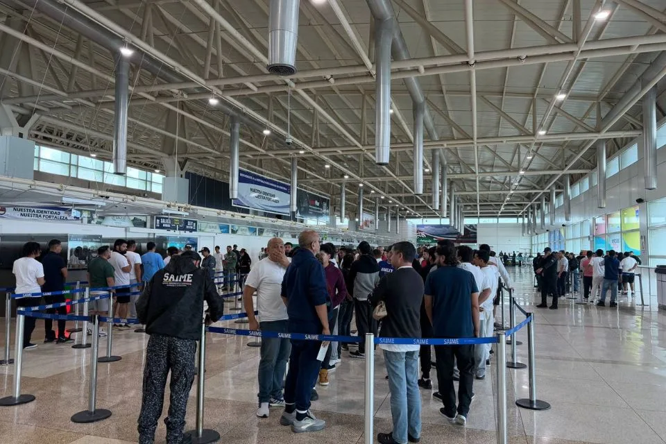 Madres exigen a Ejecutivo responder por retención de deportados que murieron en terremoto