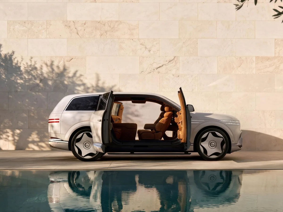역대급 ‘회장님車’ 전쟁…제네시스 GV90에 벤츠 신형 S클래스·BMW 7시리즈 까지