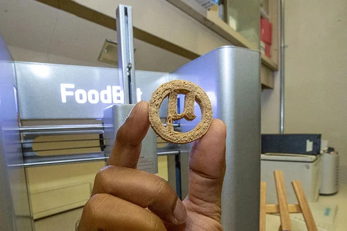 Cientistas criam bolachas com proteína produzida a partir de plástico