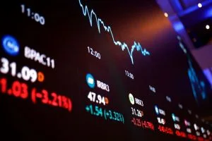 B3 passa a ter 12 empresas com valor de mercado acima de R$ 100 bilhões; veja ranking