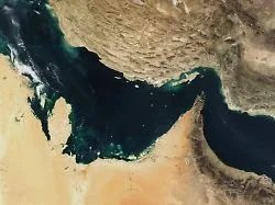 Iran intensiviert Angriffe: Behörde meldet Tankerbeschuss weit von Hormus-Passage entfernt