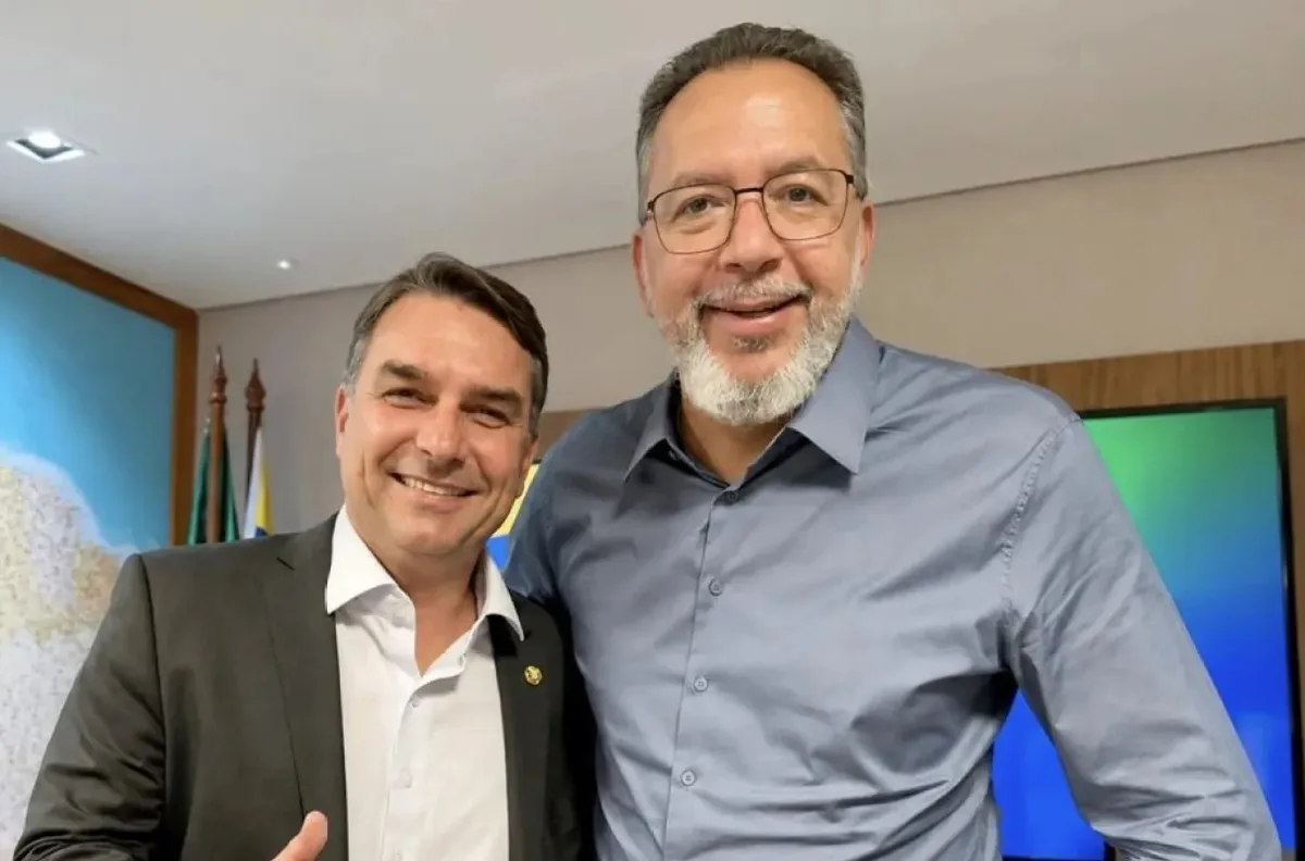 Operação da PF prende aliado de Flávio Bolsonaro a 10 dias do 2º turno
