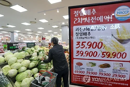 배추·무 가격 내렸지만 새우젓은 30% 급등…김장 물가 변수로