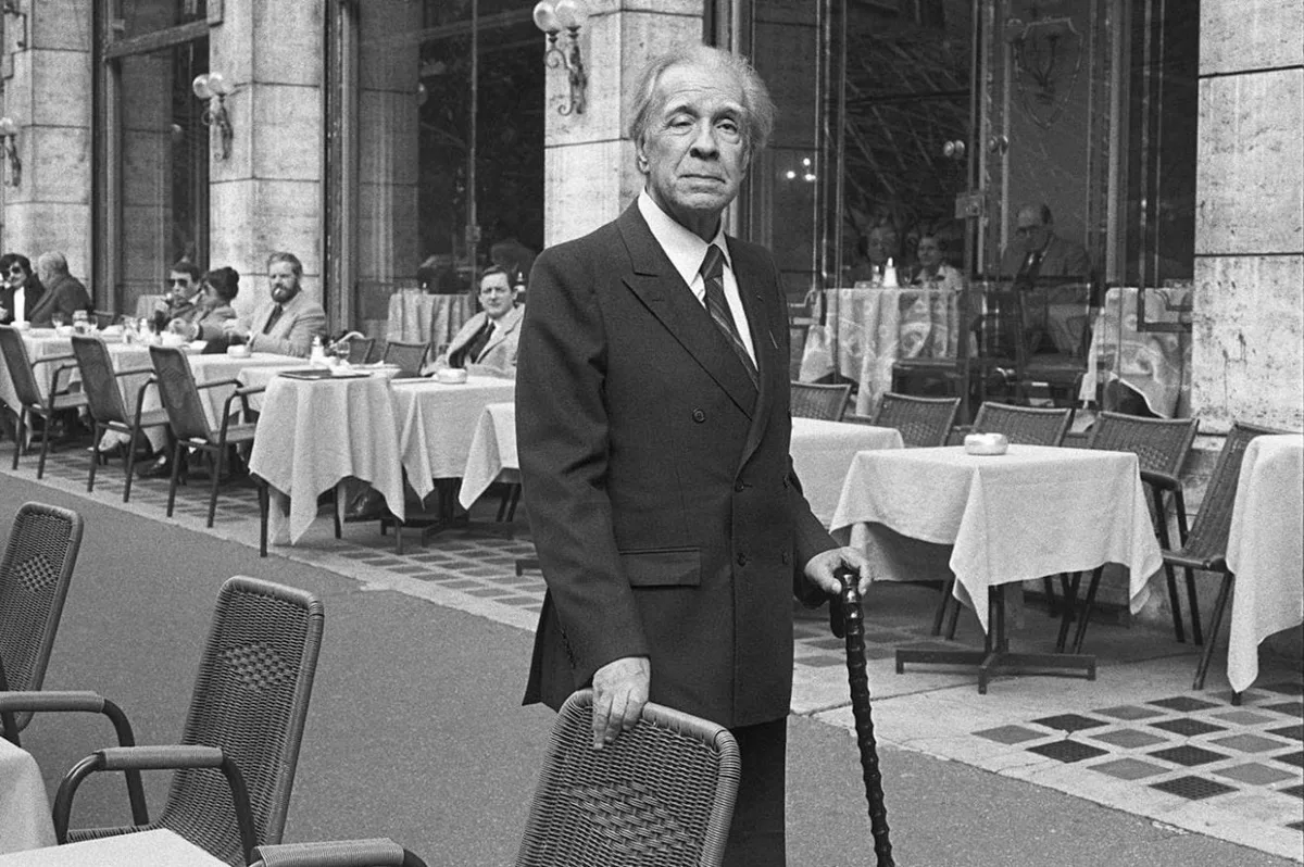 Daniel Mecca, escritor: “Caminar por las calles donde Borges caminaba permite crear una imaginación poética de su figura”
