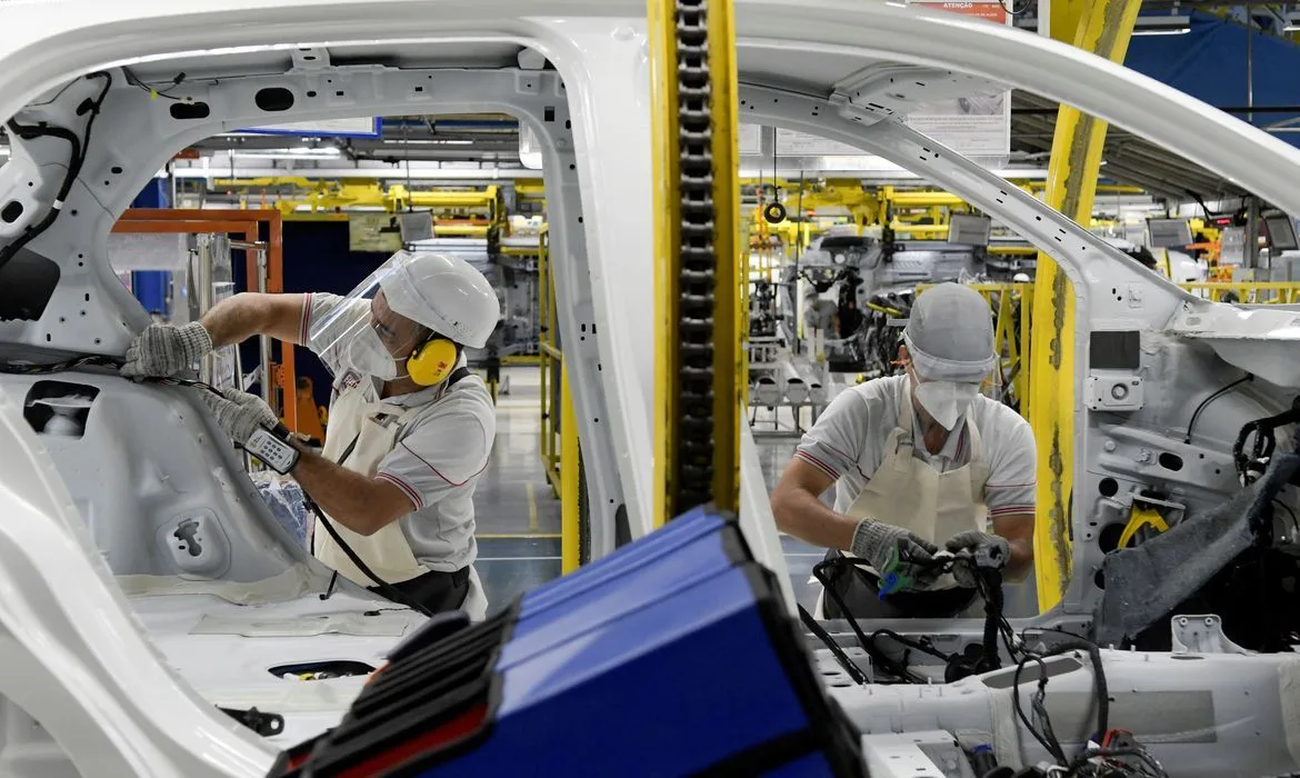 PIB desacelera e cresce 0,5% no segundo trimestre de 2026, diz IBGE