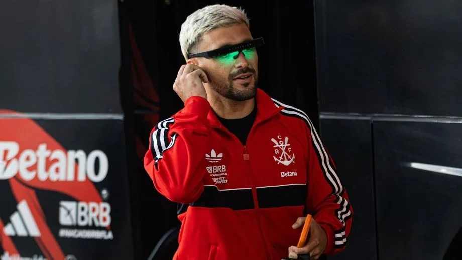 Entenda por que Arrascaeta usou óculos especiais verdes antes de jogo do Flamengo