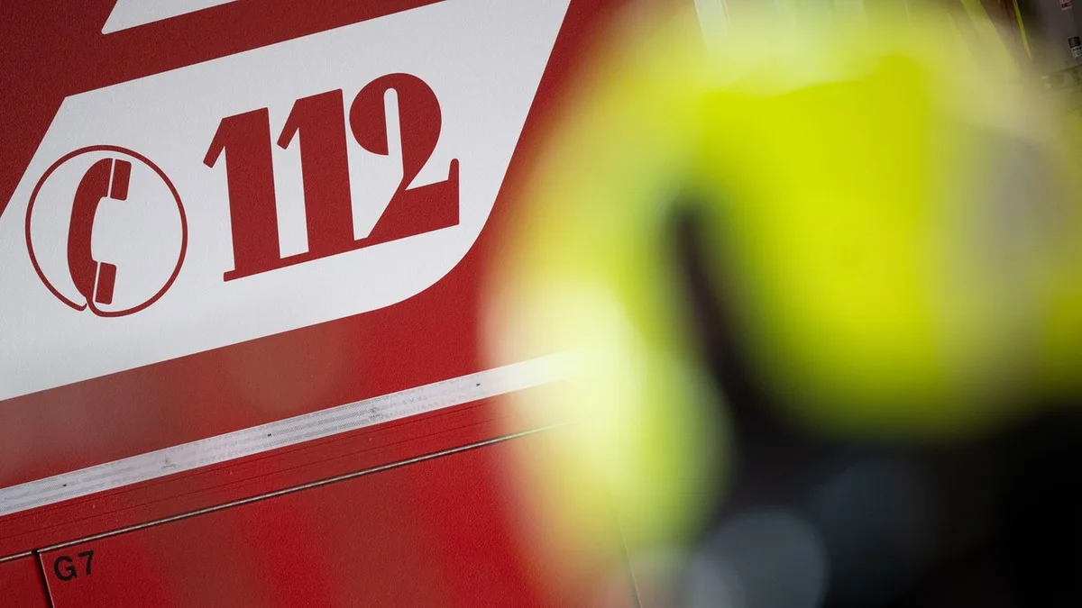 Brände: Brand in Entsorgungsbetrieb beschäftigt Feuerwehr