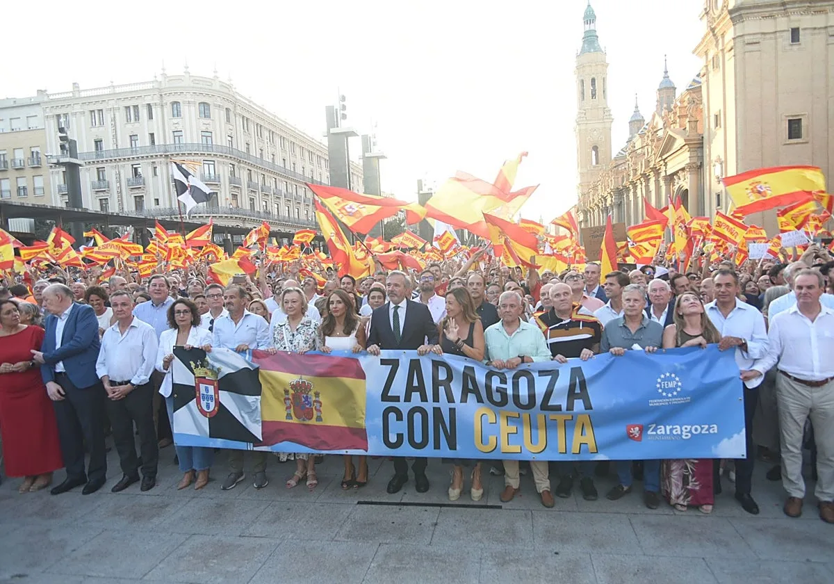 Miles de aragoneses censuran la gestión gubernamental de la crisis en Ceuta