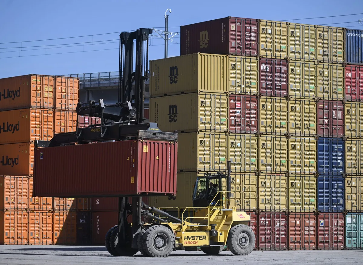 U.S. economy grows at sluggish 1.5% pace in second quarter