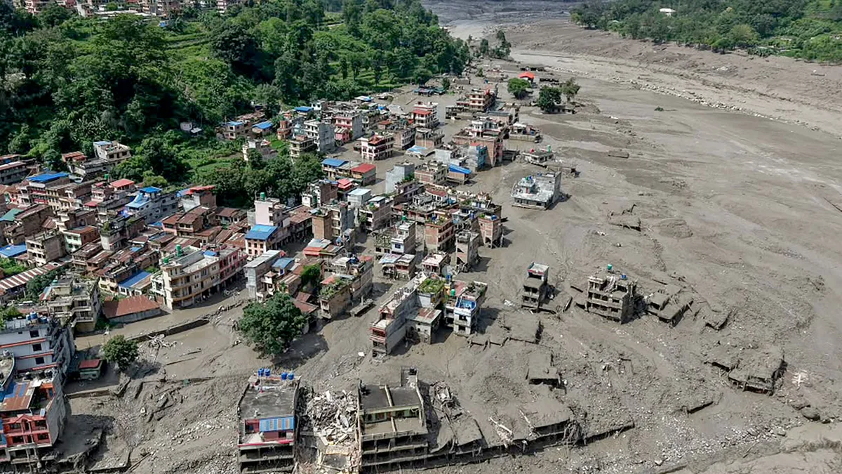 La riada en Nepal deja 270 muertos y 1.300 desaparecidos, entre ellos cuatro españoles: el sentido mensaje de los reyes de Bután